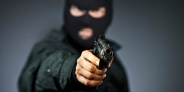 Satpam Perumahan Ditodong Pistol Saat Pergoki Maling