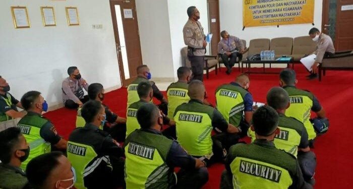 Kasat Binmas Polres Kapuas Berikan Pembinaan kepada Satpam