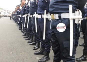 Mengenal Fungsi Tongkat T, Senjata Pamungkas Satpam