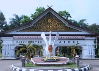 Wakil Rektor Universitas Jambi Sematkan Pin Gada Pratama