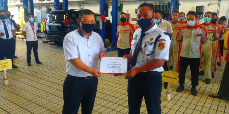 Yoni Iskandar Muda, Raih Penghargaan Karena Kejujuran