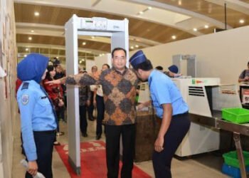 Avsec Selidiki KTP Dua Penumpang Sriwijaya SJ-182 yang Diduga Palsu