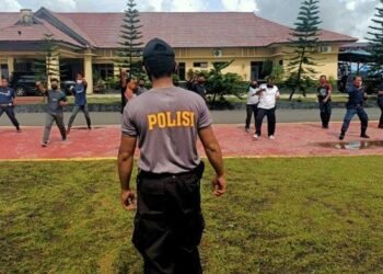 Satbinmas Polres Kapuas Latih Satpam Gunakan Tongkat dan Borgol Polri