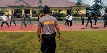 Satbinmas Polres Kapuas Latih Satpam Gunakan Tongkat dan Borgol Polri
