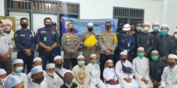HUT Satpam ke-40, Polres Bangka Barat Bagi Sembako ke Panti Asuhan
