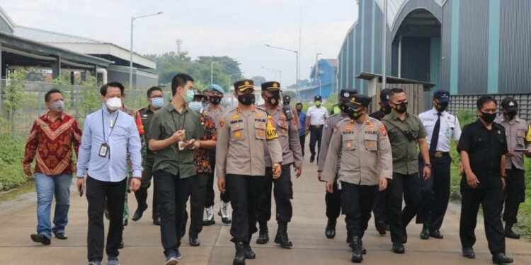 HUT Satpam Ke-40, Kapolres Majalengka Baksos Penghijauan