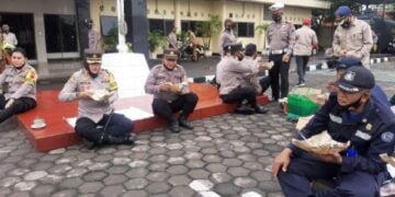 50 Satpam Nikmati Nasi Ponggol Bersama Kapolres Tegal Kota
