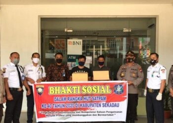 Sat Binmas Polres Sekadau dan Satpam Gelar Baksos Disinfeksi
