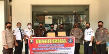 Sat Binmas Polres Sekadau dan Satpam Gelar Baksos Disinfeksi