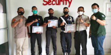 PT Wanara Beri Penghargaan Tiga Satpam Berprestasi