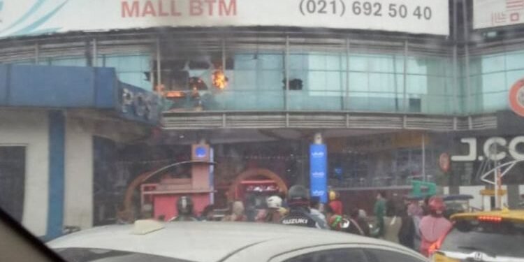 Diamuk “Si Jago Merah”, Dua Satpam BTM Terluka