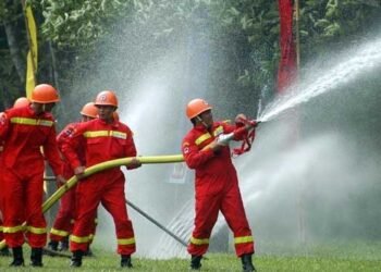 Mengenal Petugas Team Fire Hydrant dan Cara Penggunaannya