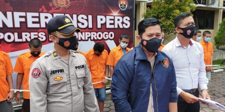 Alasan Biayai Istri Melahirkan, Oknum Satpam Nyambi jadi Bandar Pil Sapi