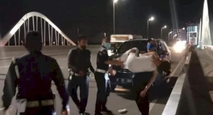 Satpam PIK Berhasil Gagalkan Wanita yang Diduga akan Bunuh Diri