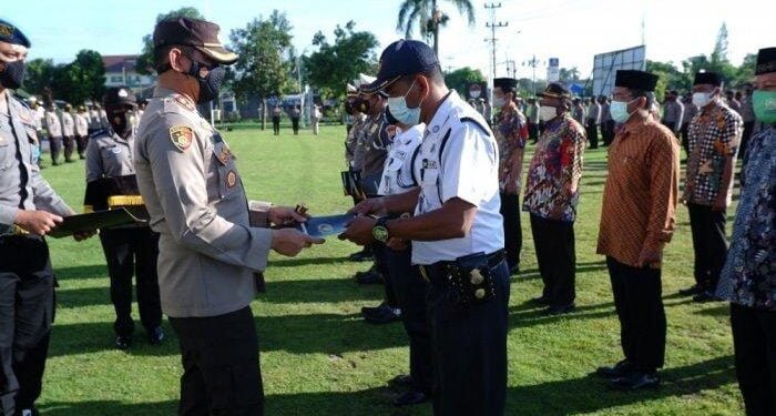 Kapolres Klaten Berikan Penghargaan 2 Satpam Penangkap Pencuri di ATM