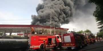 Pabrik Plastik Terbakar, Apar Satpam Tak Mempan Lalu Hubungi PMK