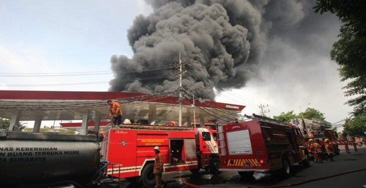 Pabrik Plastik Terbakar, Apar Satpam Tak Mempan Lalu Hubungi PMK