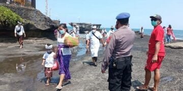 Diprediksi Banyak Wisatawan, Pengamanan di Pantai Tanah Lot Diperketat