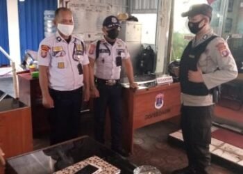 Gelar Patroli Rutin, Polsek KP. Mentaya Sambangi Satpam