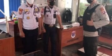 Gelar Patroli Rutin, Polsek KP. Mentaya Sambangi Satpam