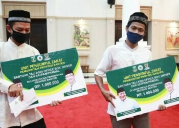 Jelang Lebaran, Baznas Pemprov Banten Serahkan Bantuan ke Satpam