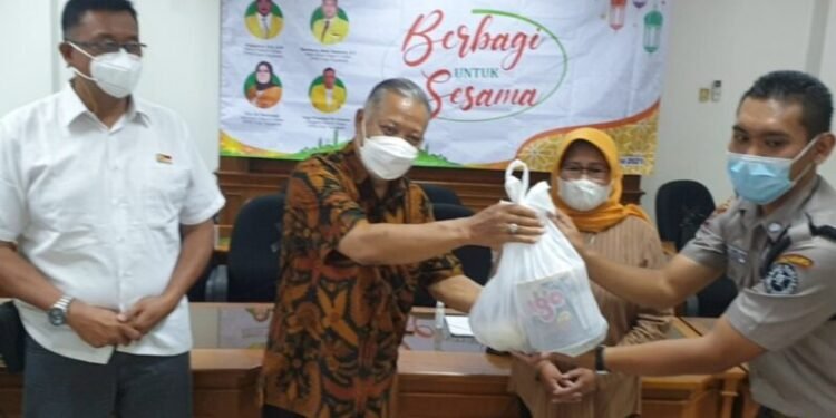 Jelang Lebaran, Satpam DPRD Kota Yogjakarta Dapat Sembako