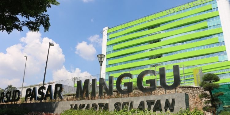 Cegah Pasien Covid-19 Kabur, Satpam RUSD Pasar Minggu Diapresiasi Netizen