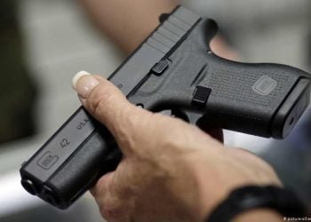 Sekuriti Bank di India Tembak Nasabah Tak Bermasker