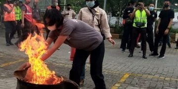 Mal TangCity Gelar Pelatihan Evakuasi Damkar