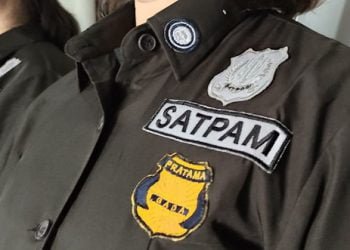 Satpam dan Jajaran Kejari Ngawi Latihan Damkar