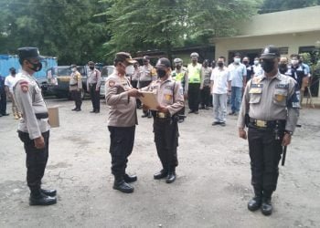 Dua Satpam Raih Penghargaan dari Kapolsek Cikarang