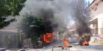Tuntutannya Tidak Terpenuhi, Pos Satpam Dibakar Mahasiswa