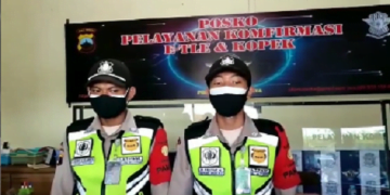 Tak Kenakan Helm, Dua Oknum Satpam Ditilang