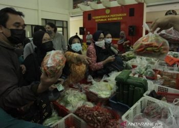 Satpam Pasar Minggu Wajib Periksa Bukti Vaksinasi Pengunjung