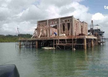 Satpam BUMN di Kota Kendari Bangun Masjid di Laut