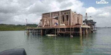 Satpam BUMN di Kota Kendari Bangun Masjid di Laut