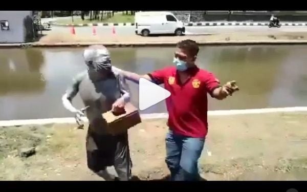 Manusia Silver Pensiunan Polisi Ditawari Jadi Satpam