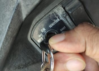 Pencuri Gondol Motor dan Ponsel Satpam