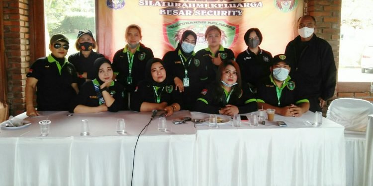 Komunitas Satpam SKBS Kopdar di Alam Wisata Cimahi