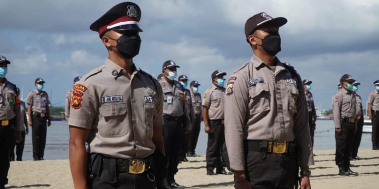 Kapolresta Denpasar Lantik Ratusan Satgas Covid-19 Satpam