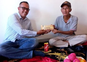ABUJAPI Kepri Peduli Berikan Dana Bantuan untuk Pengobatan Ketua KBS-RI
