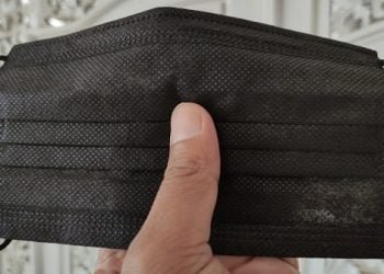Disarankan Sekuriti Pakai Masker, Miliarder Malah “Ngambek”