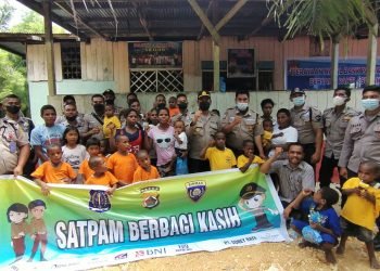 Sambut HUT Satpam ke-41, Polres Keerom dan Satpam Sambangi Panti Asuhan