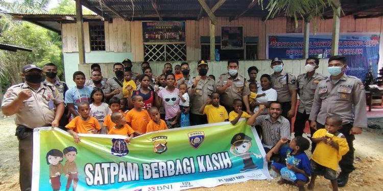 Sambut HUT Satpam ke-41, Polres Keerom dan Satpam Sambangi Panti Asuhan