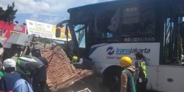 Kecelakaan Bus Tranjakarta di PGC Cililitan, Sopir Tewas dan 1 Satpam Terluka