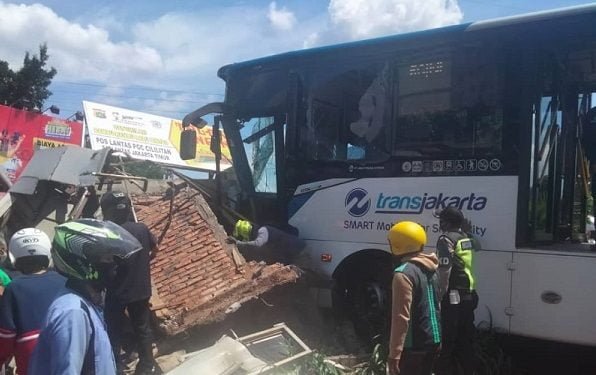 Kecelakaan Bus Tranjakarta di PGC Cililitan, Sopir Tewas dan 1 Satpam Terluka