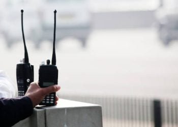 Patroli Menggunakan HT, Satpam Tersambar Petir