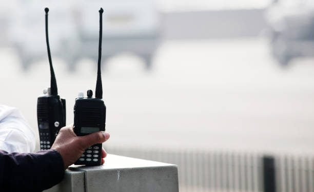 Patroli Menggunakan HT, Satpam Tersambar Petir