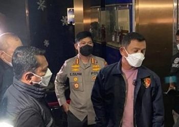 Halangi Petugas Gabungan Razia Prokes di Klub Malam, Oknum Satpam Diamankan