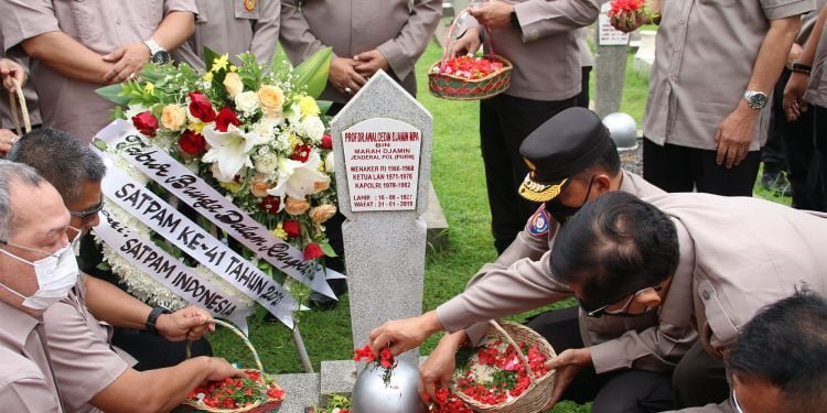 Peringati HUT Satpam ke-41, Doa dan Tabur Bunga di Makam Bapak Satpam Indonesia